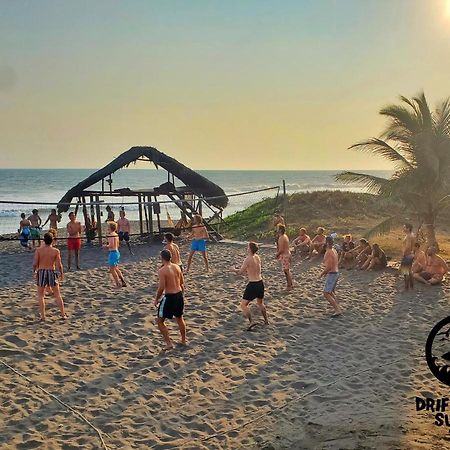 The Driftwood Surfer Beachfront Hostel / Restaurant / Bar, El Paredon El Paredón Buena Vista Eksteriør bilde