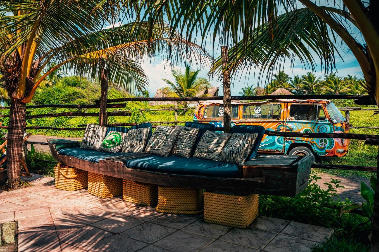 The Driftwood Surfer Beachfront Hostel / Restaurant / Bar, El Paredon El Paredón Buena Vista Eksteriør bilde